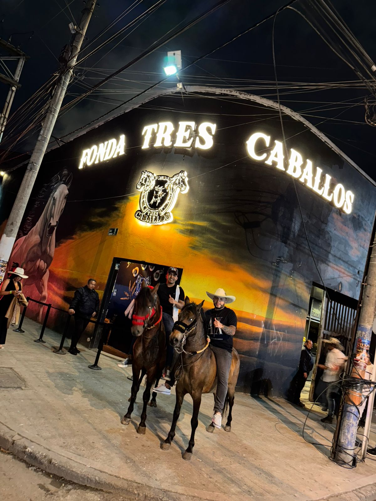 Interior de La Fonda Tres Caballos
